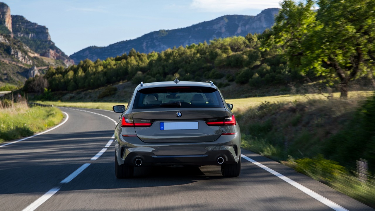 BMW Serie 3 Touring 2018 - Foto e Immagini Esclusive - Listino ...