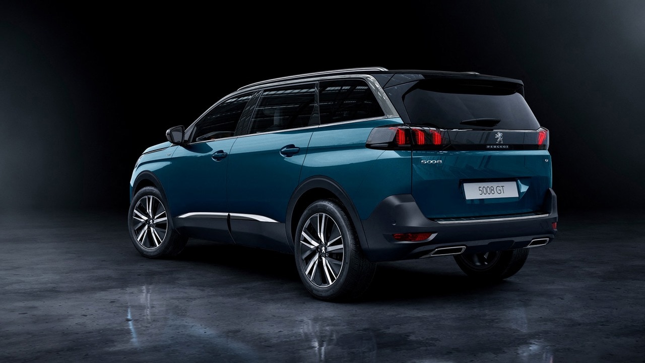 PEUGEOT 5008 BlueHDi 130 S&S EAT8 GT Foto e Immagini Esclusive Listino Quattroruote.it