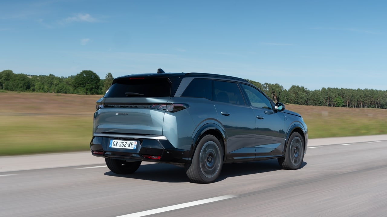 PEUGEOT 5008 3 serie 5008 Hybrid 145 e-DCS6 Allure Business