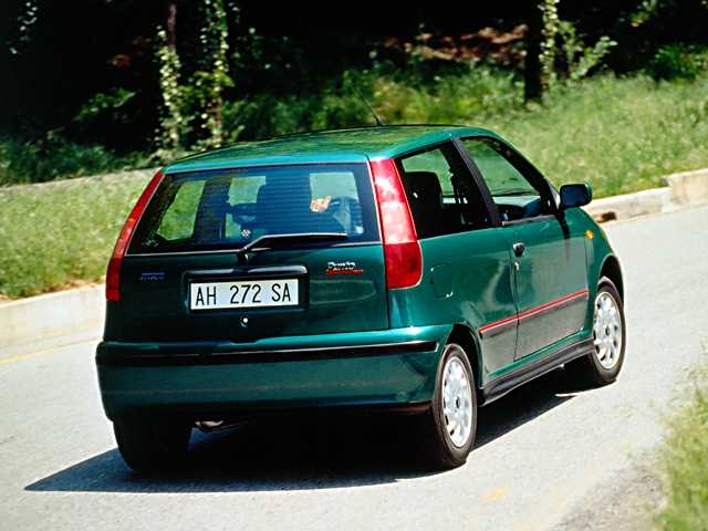 FIAT Punto 90 3p. Sporting - Foto e Immagini Esclusive - Archivio -  Quattroruote.it