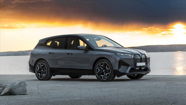 BMW iX xDrive50 Pacchetto Sportivo Prezzo, Consumi e Configuratore 