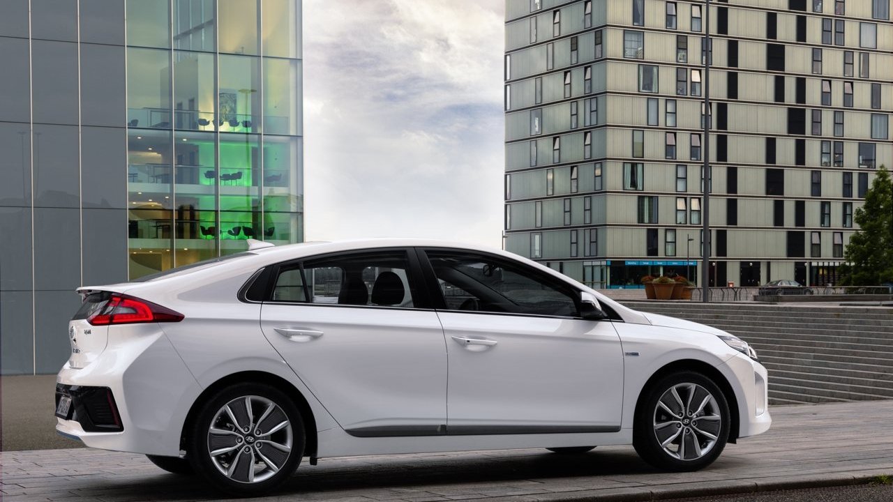 HYUNDAI Ioniq 1.6 Hybrid DCT Classic - Foto e Immagini Esclusive ...