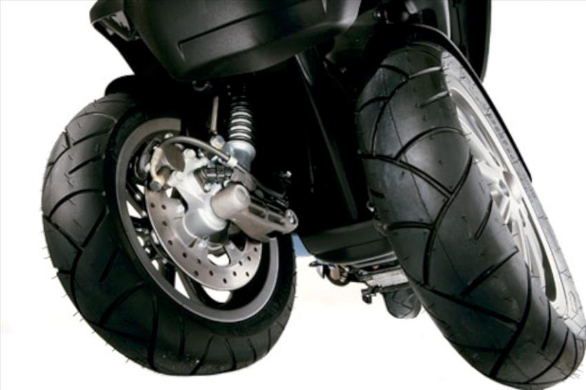 Piaggio MP3 250 C Prezzo, Scheda tecnica e Foto Dueruote