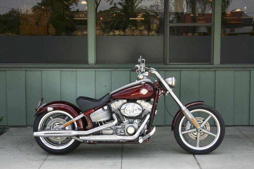 Harley-Davidson Softail Rocker FXCW