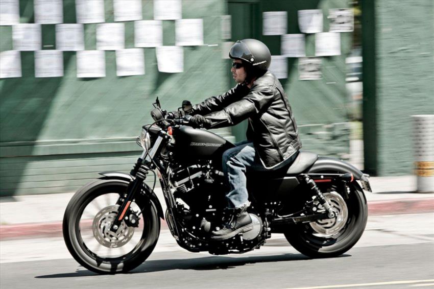 Harley-Davidson Sportster 883 XL 883N Iron