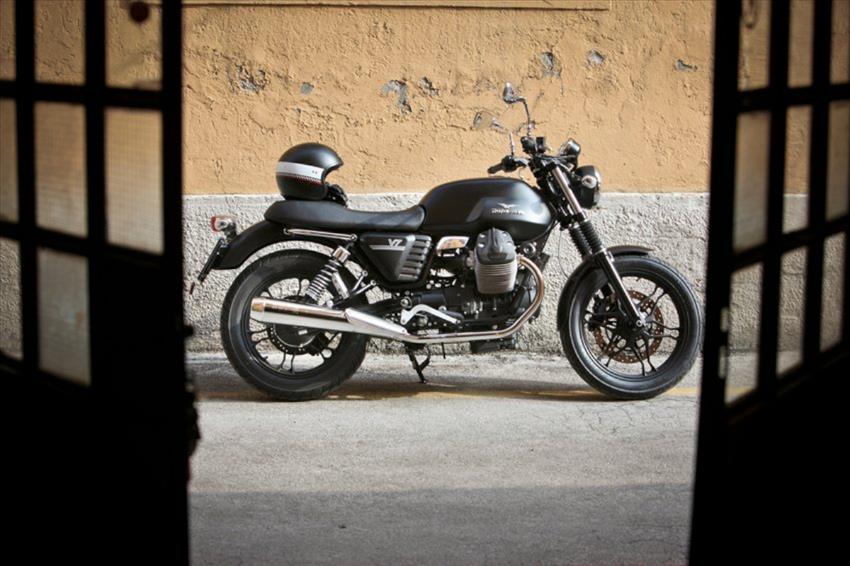 Moto Guzzi V7 Stone