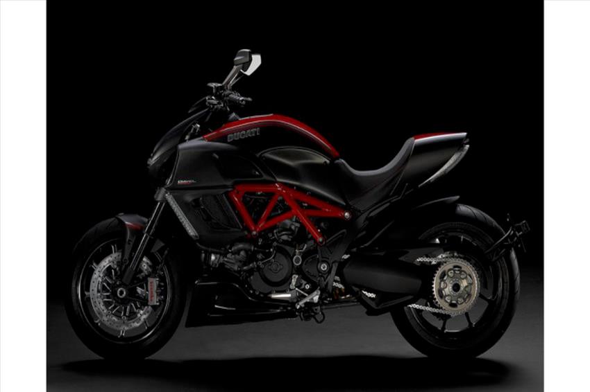 Ducati Diavel Carbon Red