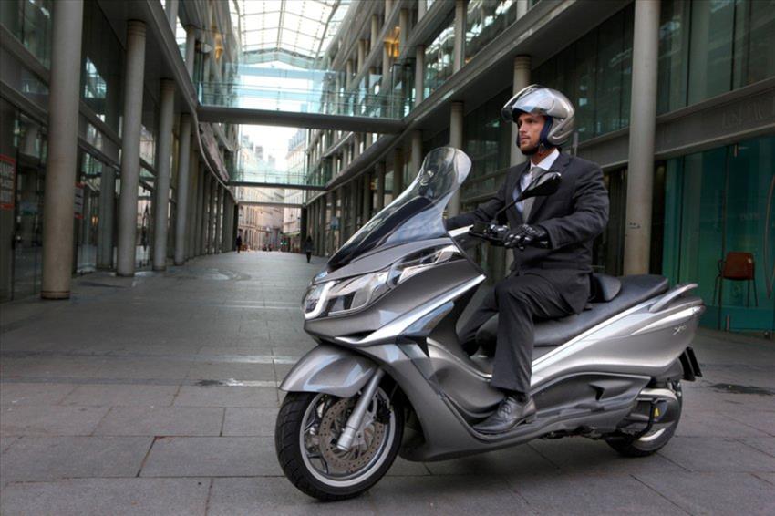 Piaggio X10 125 Prezzo, Scheda tecnica e Foto Dueruote