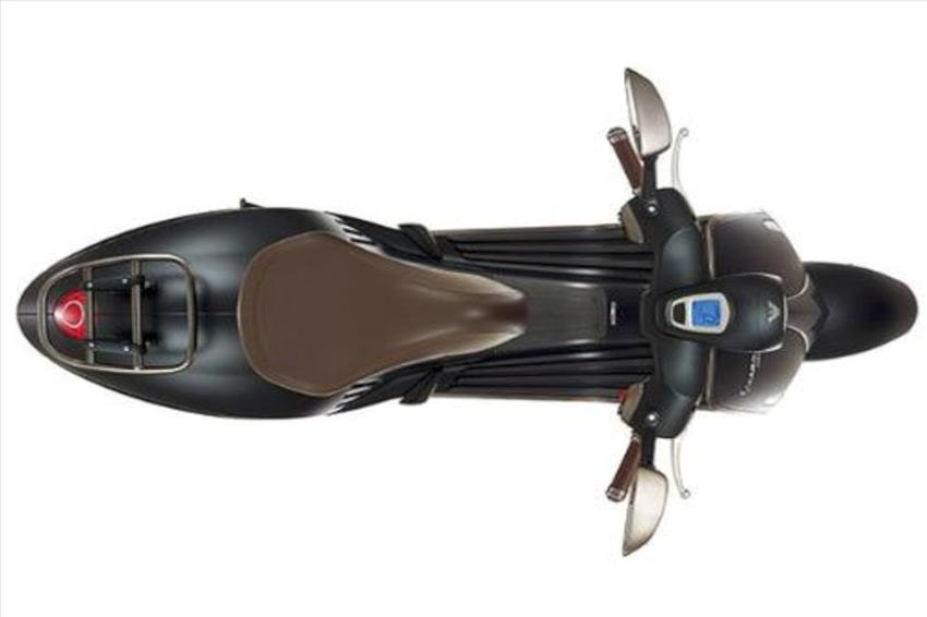 Piaggio Vespa 946 125 Emporio Armani
