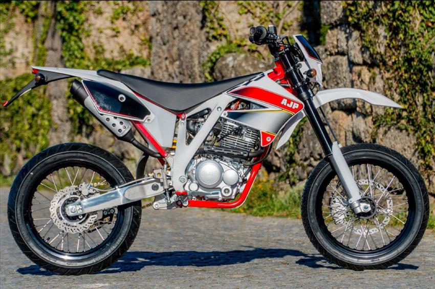 AJP PR3 125 Supermoto Pro