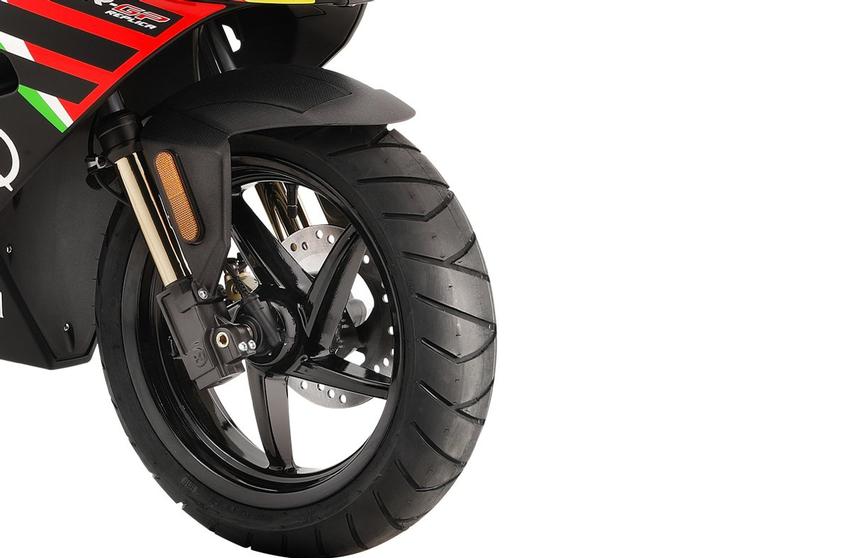 Aprilia SR 50 R Prezzo, Scheda tecnica e Foto - Dueruote