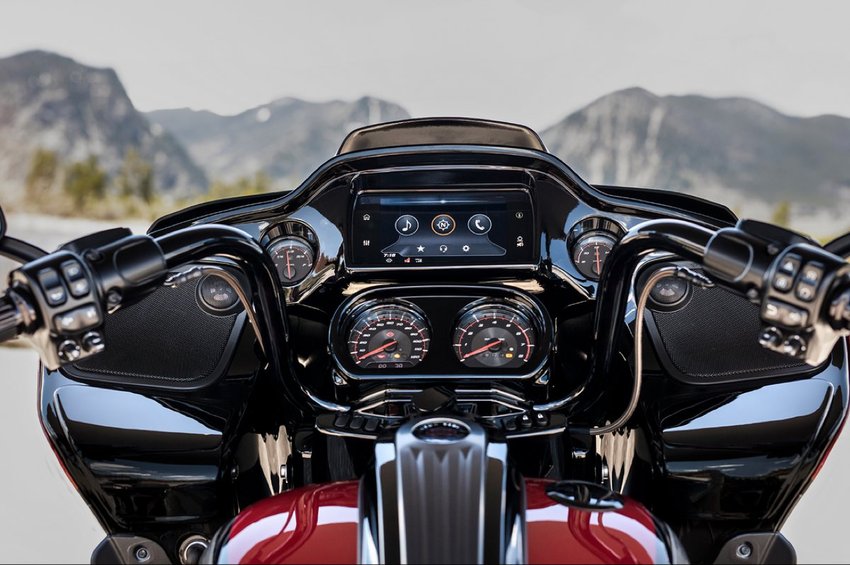 Harley-Davidson Road Glide C.V.O. Prezzo, Scheda tecnica e Foto - Dueruote