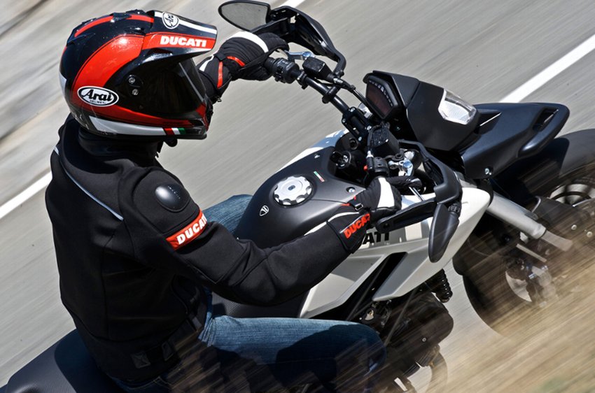 Ducati Hypermotard 796 Prezzo, Scheda tecnica e Foto - Dueruote