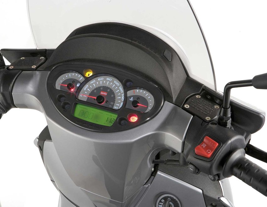 Aprilia Scarabeo 200 Light Prezzo, Scheda tecnica e Foto - Dueruote